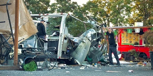 Propane tank explosion damages 8 food carts, 2 buildings in SE Portland
