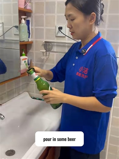 Mold in the corners of your bathroom? Smelly drains or toilet? Check this out~ #HomeTips #HouseCleaning #HomeHacks #BathroomCleaning #XiaoJieHomeTips