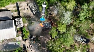 All-out Attack!! Drone Modified Ukraine strike target and explode Russian troops vehicles - MAG.MOE