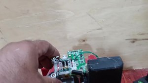 36K views · 1K reactions | سلام عليكم كيف تاستي ليزر نتاعك ،قبل الشراء في غرفة فيها 3/3متر أو 4/4متر أو 3/4 متر | فن وديكور السيراميك عند رشيد | Facebook