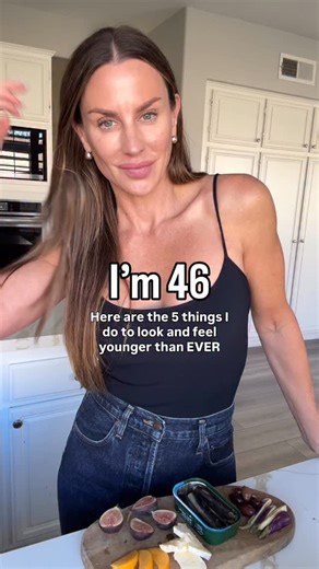 Five things I do to feel and look younger than ever: 1️⃣ I workout. I ride my Peloton an average of 9 miles a day. I have remained consistent with this for years. In September I hit a PR and rode a total of 293 miles. I also strength train about 3x a week to stay strong, not just “fit.” I went from doing 1 push up in 2023 to now doing 3-6 sets of 10 2️⃣ I fast. Intermittent & long fasts. Fasting has transformed my mental, physical and spiritual health. I’ve remained consistent with this for 2 ye