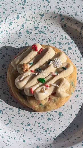 Michelle Kim 김하나 on Instagram: "Happy December 1st!! These Christmas sprinkle sugar cookies are buttery, chewy, and crispy on the edges. Its filled with festive sprinkles and topped with a sweet cream cheese frosting. These cookies are so festive and perfect for the holidays!! Cookie: * 340 g All-purpose flour * 1/2 tsp baking soda * 1/2 tsp baking powder * 227 g Unsalted butter (softened to room temp) * 230g White granulated sugar * 2 Large eggs Full recipe on my substack! #sugarcookies #christ