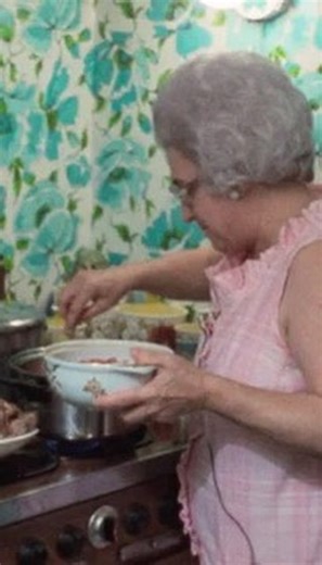 @martinscorsese_’s mother, Catherine Scorsese, is an underrated movie star 🎞️💋 #martinscorsese #movies #mom | Brian Karpas