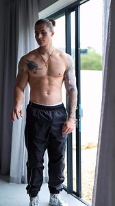 25K views · 668 reactions | i’m no Ashton Hall, but i’m on my own journey & i’m proud of how far i’ve come. all glory to God. day 764 of being a content creator, coach & entrepreneur. i now help people start & grow personal brands that make impact and $. dm ‘impact’ and let’s get to it. 欄apps that get me through my day: FitHub -> food for the soul (calorie tracking). ps thanks for binging this new style of content to the game my brother. | Timon Kriek | Facebook