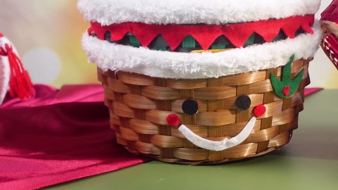 Youyole 4 Pieces Christmas Basket for Gifts Woven Bamboo Xmas Round Gingerbread Basket Small Santa Claus for Christmas Party Supplies Gift Snack Storage