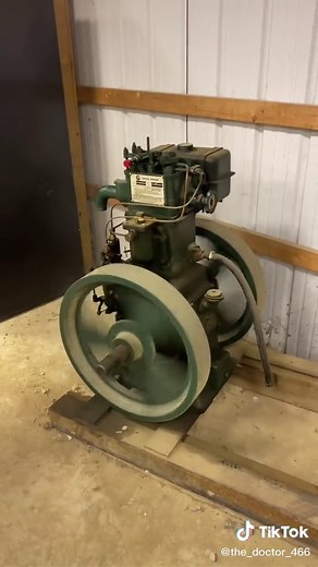 Cold start of a early 1900s single cylinder lister diesel. #antique #diesel