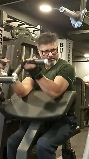 Bicep curls #shorts #trending #biceps #workout #motivation
