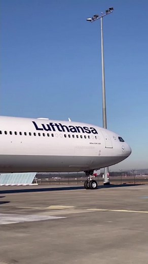 The A346 is back! Let’s have a look inside! ✈️😍 #lufthansaviews #lufthansa #fyp #travel #plane