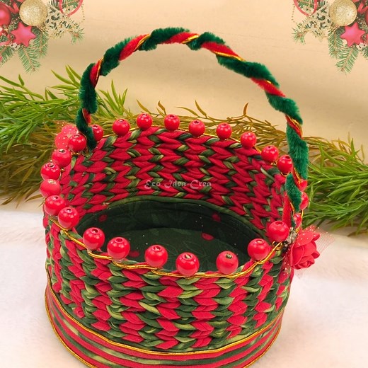 Cómo hacer una hermosa cesta navideña con una lata y trapillo paso a paso #CestasPersonalizadas #CestaNavideña #IdeasNavideñas #Navidad2025 #ManualidadesNavideñas #DecoraciónNavideña #DIYNavidad #NavidadHechaAMano #ecoideacrea | Eco Idea-crea