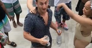 Priceless Reaction: Dude Didn't Know How To Act When He Saw A Chick Shaking Her Butt On Stage!