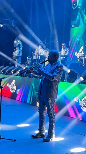 Desde León, Guanajuato!! | La Arrolladora Banda El Limón