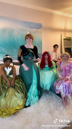 Chicky? Cha cha? Boom Boom? La la? 👀👀👑 #outoftheraincharacters #chickychachaboomboom #chickychachaboomboomlyalya #disney #tiana #anna #ariel #rapunzel #disneyprincesscosplay