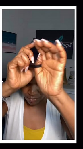 If you’re tired of wearing wigs, learn how to wear leggings as a head wrap. This is perfect for those days you want to run errands, or just sit around the house and chill and look cute. #Headwrap #headwraptutorials #makeuptutorial | Pamperglamz By Pam