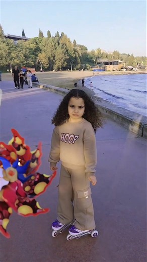 صار هوا فجاة😎 #لايك #اكسبلور #funny #comedy #cutebaby #babygirl #بيبي #اطفال #viralshorts #beutifull