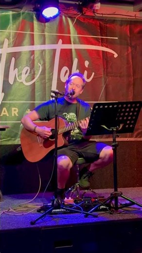Danny Crocome – Rainbow Connection (Kermit Voice) | Sunday Session at The Tahi