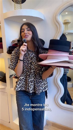 By Saje | Nos 5 indispensables ✨ Le canotier Sérena à bords court , le Nava le Fedora avec la virgule , le Sofia canotier à bords large , le Victoria... | Instagram