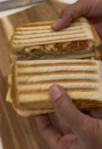 Ramadan day 5 ✨ — keeping it simple (coz it’s Monday 🫨) with this tuna and tomato panini 🍅🐟