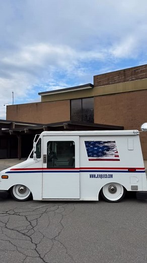 Test run and all the hubcaps stayed on! Few days and we leave for @daytonaturkeyrun and @burnoutnationals will be making adjustments right up to the end. #JumqueMail #postoffice #delivery #bagged @slam_specialties_ @air_zenith_compressors #llv #lsswap #burnouts #smokeem #righthanddrive #expressdelivery #mailbox #theonlyjunquemailwelike @hauntrod | Brian Morris