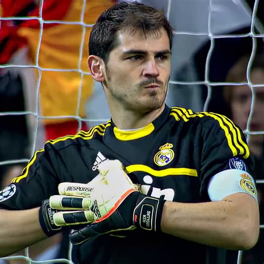 A disputa de pênaltis entre Real Madrid e Bayern de Munique na Champions em 2012.Casillas vs Neuer 💀