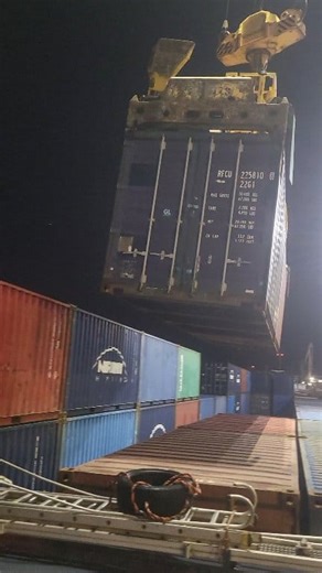 night discharging with containers #container #fb #containership #fypシ #highlight | Leo Sabado