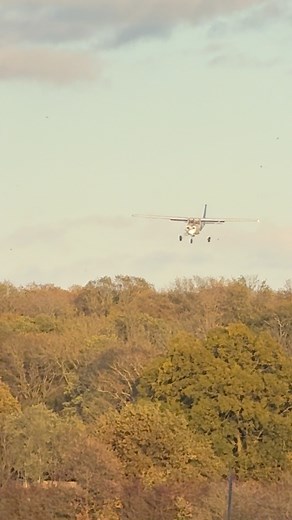 165 reactions | Those smooth landings hit different when the winds are calm and the sun’s out  #PlaneSpotting | The Flying Duck77 | Facebook