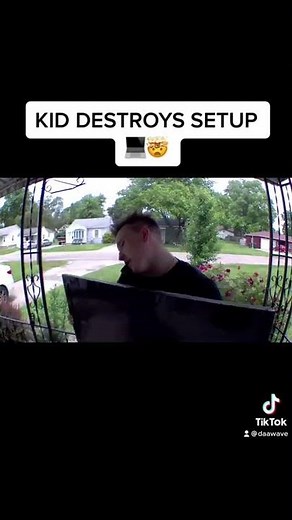 KID DESTROYS PC SETUP OVER VIDEO GAME!! #shorts #daawave