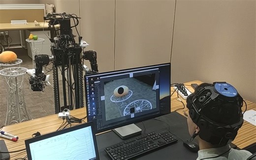 脑控机器人展示-高分辨率