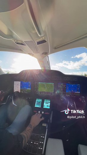 #takeoff #hondajet #flying #cockpit #cockpitview✈️ #flightdeck #flightdeckview #piloteyes #pilotview #pilot #aviation #avgeek