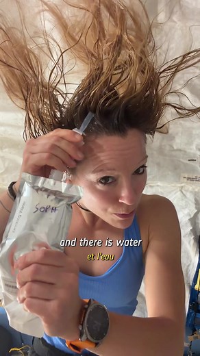 How Sophie washes her hair in space 🚿 Our astronaut Sophie Adenot shared this video on her social media channels with the caption: [EN] Day 110, orbit 1705 — We put water, we shampoo, we rinse, then we let it air dry… On paper, there isn’t much difference between washing your hair in space or on Earth! In reality… [FR] Jour 110, orbite 1705 – On mouille, on shampouine, on rinçe, puis on laisse sécher à l’air libre… Sur le papier, pas de grande différence entre se laver les cheveux dans l’espace