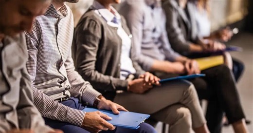 ΕΛΣΤΑΤ: Στο 7,7% υποχώρησε η ανεργία τον Ιανουάριο, με βελτίωση του δείκτη για γυναίκες και νέους