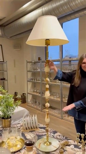 AGAPE SECOND HAND LIDKÖPING on Instagram: "Haka på Sofie som visar några godbitar vi har inne i butiken just nu 🤩 Kom och ta en runda på vår second hand - 1200 kvm fyllda med möbler, kläder, porslin, prylar, elektronik och mycket mer! ÖPPETTIDER: 🕛 Mån-fre: 12-18 🕙 Lör: 10-14 📍 Kinnegatan 15 i Lidköping Hjärtligt välkomna! #secondhandlidköping #skaraborg #loppis #återbruk"