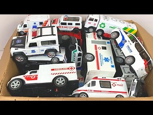 おもちゃの雨の中でミニ救急車が救助活動！Mini Ambulance Helps in Toy Rainstorm