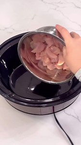 Crock Pot Tuscan Chicken Tortellini🍝🍗🍲 one of our all time favorite recipes!! Packed with flavor and so so easy to make!! The sun dried tomatoes are for sure the best part 😍 Ingred | News style