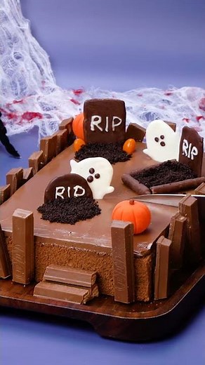 Halloween Chocolate Cake Decorating