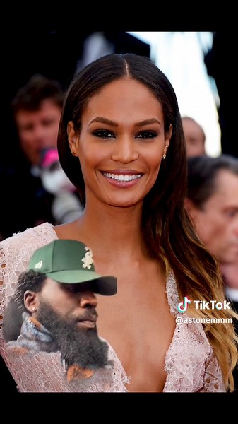 Supermodel Joan Smalls went from the island of Puerto Rico, to NY, London, Paris and Milan, and she has her tenacity and FACEEEE to thank. 😍 #joansmalls #runwaymodels #blackmodels #brownmodels #modelsofcolor #puertoricanmodels #puertorico #givenchy #runway #models