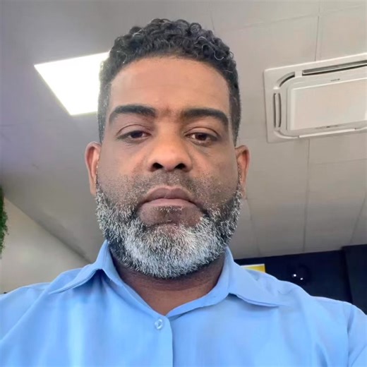 #ATENCIÓN | #APARECIÓ | #CLARA La jovencita Clara Moreta del distrito de Pizarrete del sector Gualey, apareció con vida tras la denuncia pública realizada por su madre y el seguimiento dado a través de nuestro programa que conduce el comunicador Yeison Bretón Guerrero Según informaciones obtenidas, Clara se encuentra detenida en el distrito municipal de Paya, luego de que presuntamente se mostrara agresiva con una fiscal durante el proceso correspondiente. La madre de la menor informó que ya fue