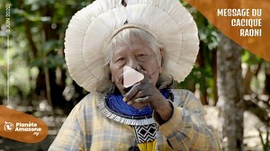 "Toute destruction sur les terres indigènes doit être punie" En juin dernier, le cacique Raoni Metuktire nous appelait à lutter pour la reconnaissance de l'écocide. La reconnaissance de l'#ecocide est la meilleure solution pour empêcher la destruction des terres indigènes, qui abritent 80% de notre biodiversité. ✊ 🌎 Toutes les vidéos de notre chaîne YouTube https://bit.ly/3lfi78u #PlaneteAmazone #StopEcocide #AGMN #Amazonie #ATHOME #TerraLibre #Raoni #PeuplesIndigenes #StopEcocide #Biodiversite