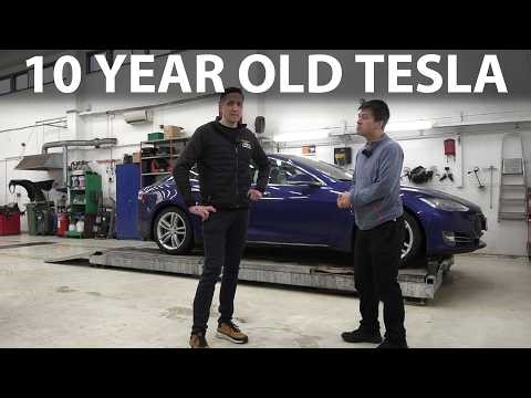 Elbilmek checks the condition on 2016 Tesla Model S 85D