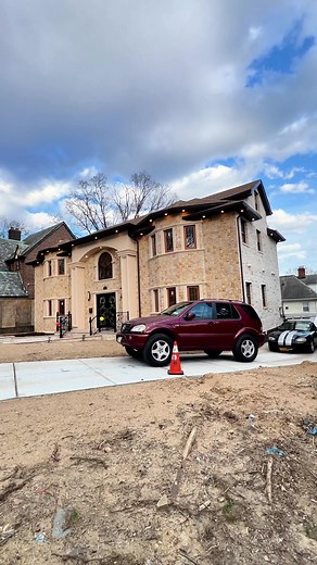 Beautiful Dream Home 🏠 in Kew Gardens, Queens. Take a Tour of this New Construction Home with lots of Custom Finishes! 😁 Asking: $1,949,000. Call/Text 917-428-4527 for More Info 📞 . . . . #realestate #realestateagent #house #Home #realtoroftiktok #fyp #nyc #newconstruction #queens #kewgardens #family #onefamily #singlefamily #mansion #newhome #customhome #custombuilthomes #custombuilder #homesoftiktok #housetok
