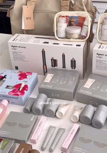 January Giveaway 🤍☃️ 2 winners! (will only be messaged from this account) To enter: - Follow me on Instagram & TikTok @sidneymarieduke - Tag a friend or send this post to a friend (more friends = more entries!) - Bonus: follow me on LTK @sidneymarieduke (for an extra entry subscribe to my LTK too) - Bonus: repost this TikTok and comment/like my posts this month! 2 winners will each win: - beis mini weekender -dyson airwrap -mini rhode kit -rhode lip treatment -rhode blush -rhode eyepatches -oua