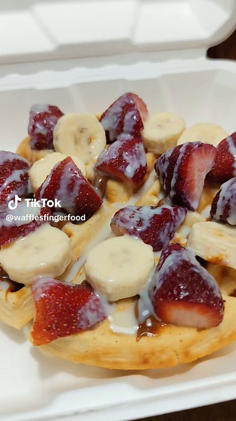 Leche condensada. Frutillas #waffles #waffleshorts #resetasdewaffles #resetasdewaffles