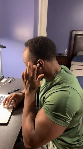 Bose Earbuds: Switch from Desk to Sport Mode