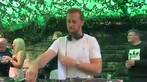 57K views · 351 reactions | LE KIFFEUR Niveau hédonisme, le petit prince d'Angleterre Archie Hamilton se place là. Jamais avare de morceaux jouisseurs, le maestro vient poser sa vibe dans notre mega dancefloor avec Mandar, soit Lazare Hoche, Malin Génie et S. A. M., et SUNROM. Il va faire chaud chaud chaud. Dehors Brut Indoor: Archie Hamilton, Mandar, Sunrom Tickets coupe-file : https://bit.ly/2QwThiy | Dehors Brut | Facebook
