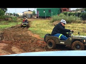 Go kart Mini Willy jeep in mud