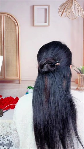 Master the Art of a Loose Updo: Hairpin Hack & Styling Tutorial