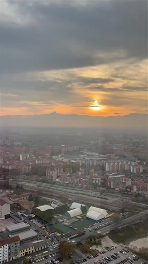 Alla scoperta di #Torino 🏙 www.iltorinese.it Tramonto 🌅 sul Monviso | Il Torinese