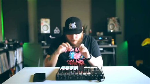 𝐉𝐎𝐇𝐍𝐍𝐘 𝐒𝐋𝐀𝐒𝐇 on Instagram: "Who remembers this joint?? #beatmaking #beats #maschine #boombapbeats #makingbeats"