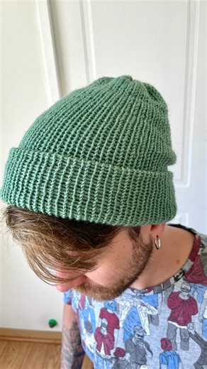 Keily Valdiviezo | Tejedora | Tutoriales | Crochet on Instagram: "Idea para principiantes en el tejido que quieren avanzar un poco más rápido con sus proyectos, mientras van agarrando más velocidad en el crochet. En YouTube les dejé el tutorial paso a paso por si les interesa aprender a usar esta máquina de tejer ✨ Cuéntame en los comentarios que otro proyecto te gustaría aprender con una máquina así  • • • #hebrascrochet #tejer #tejidos #maquinadetejer"