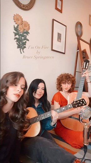 A little Bruce Springsteen with the incredible ‪@TheBurneySisters‬ 🕯️