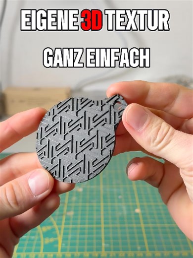 Ich hab meinem 3D-Print eine SVG-Textur verpasst – simpel umgesetzt, aber das Ergebnis wirkt beeindruckend hochwertig 🤯🔥 Bleib bis zum Ergebnis, es lohnt sich 👀 #3dprinting #3dprint #3dprinted #bambu #3dprints #satisfying #3dprintinglife #3dprintingideas #3dprintingtips #fyp #tutorial